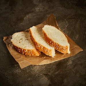 Белый багет с кунжутом