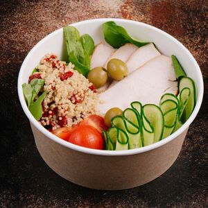 Салат-боул с индейкой и киноа