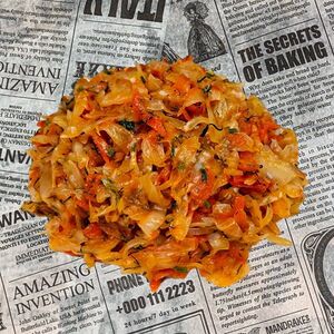 Тушёная капуста с зеленью