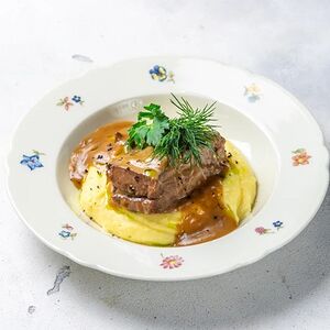 Телячьи щечки с пюре