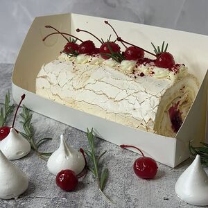 Меренговый рулет с вишней 