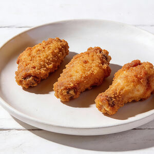 Крылышки фри с соусом