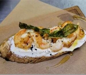 Брускетта с креветками