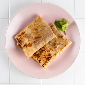 Блинчик с вареной сгущенкой и арахисом 