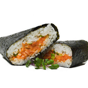 Онигири с лососем