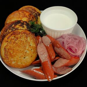 Драники с колбасками 