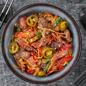Вок Говядина с беконом в соусе барбекю спайси