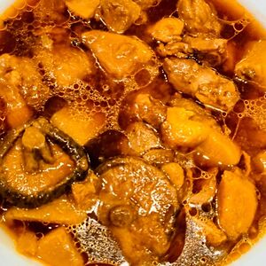 Тушеная курица в соевом соусе