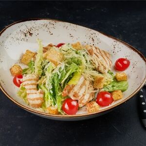 Салат Цезарь с креветками
