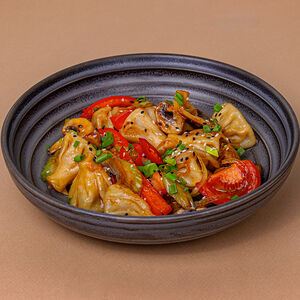 Патара хинкали с жареными овощами в устричном соусе