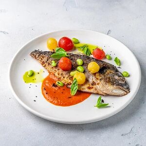 Филе дорадо с соусом из печёного перца