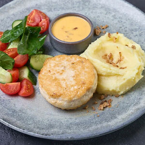Котлета с сырным соусом и картофельным пюре