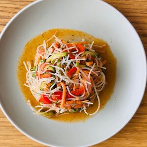 Салат фунчоза с овощами 