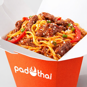 Говядина в сладком чили с яичной лапшой