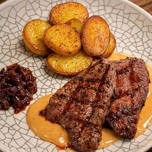 Медальоны из мраморной говядины