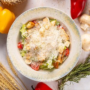 Салат цезарь с курицей