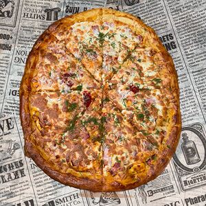 Пицца с беконом и сыром