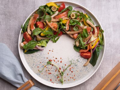 Салат с кальмаром и лососем