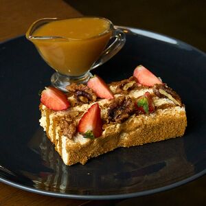 Медовик с соленой карамелью 