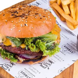 Бургер с куриной котлетой