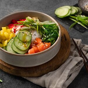 Поке Болл с лососем