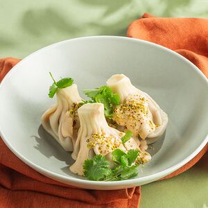 Хинкали с аджапсандалом в соусе баже