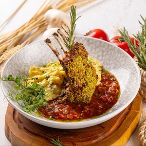 Каре ягненка с фисташкой