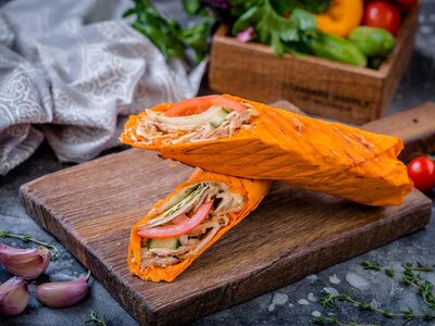 Шаурма в сырном лаваше (с картошкой фри)