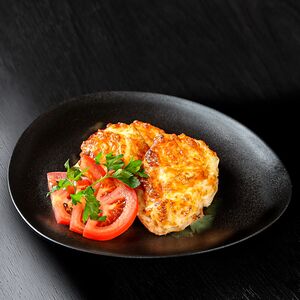 Мясо по-французски с помидорами и грибами