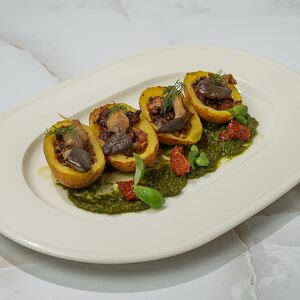 Запеченный картофель с грибами и песто