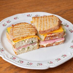 Сэндвич с ветчиной и сыром