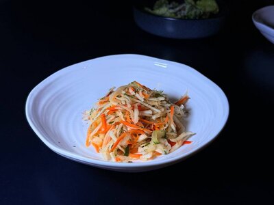 Салат из свежей капусты с овощами