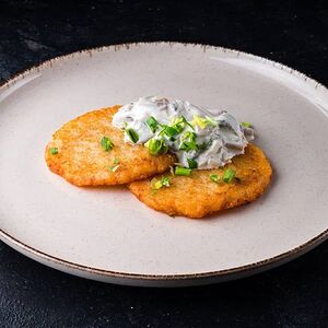 Драники с грибным соусом
