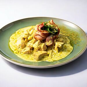 Курица с беконом в сливочном соусе