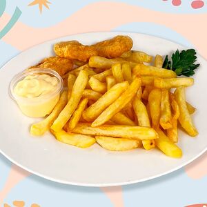 Наггетсы с картофелем фри и соусом