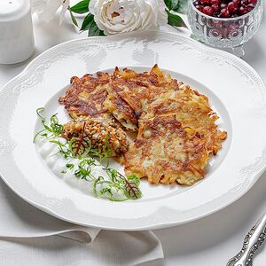 Драники картофельные с грибной икрой и сметаной 
