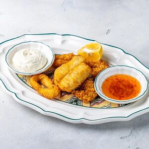 Ассорти кальмаров, креветок и трески