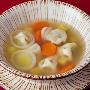 Бульон с мини-хинкали