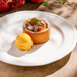 Теплый яблочный пирог