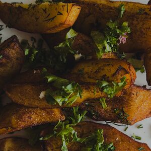 Картофель по-домашнему с чесноком и зеленью
