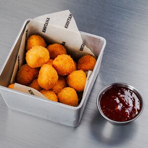 Крабовые крокеты с соусом сладкий чили