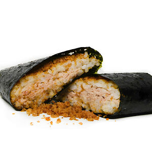 Онигири с тунцом