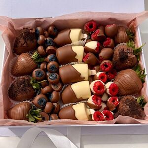 Набор ассорти с ягодами 