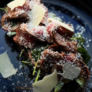 Брускетта с ростбифом и фермерским сыром