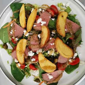 Салат с ростбифом