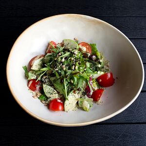 Салат с полбой и яблоками