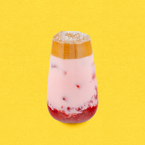 Клубничный Айс Латте с Дальгоной