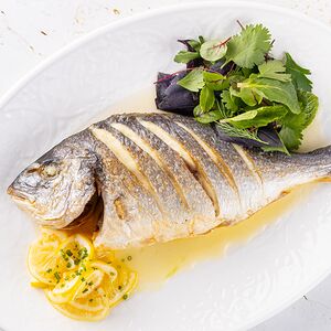 Средиземноморская дорадо на гриле