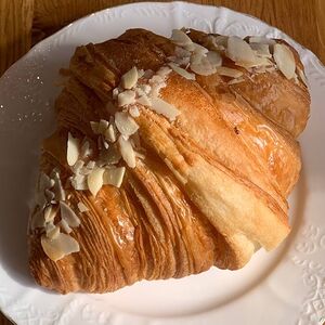 Круассан миндальный