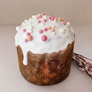 Кулич с клубничной начинкой 